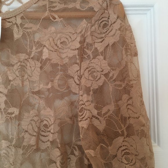 Sheer long sleeve top with lace pattern - Picture 2 of 3